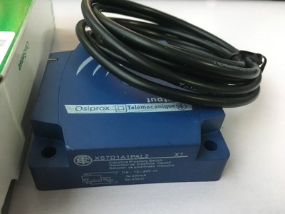 XS7D1A1PAL2  Capacitive inductive square proximity switch X