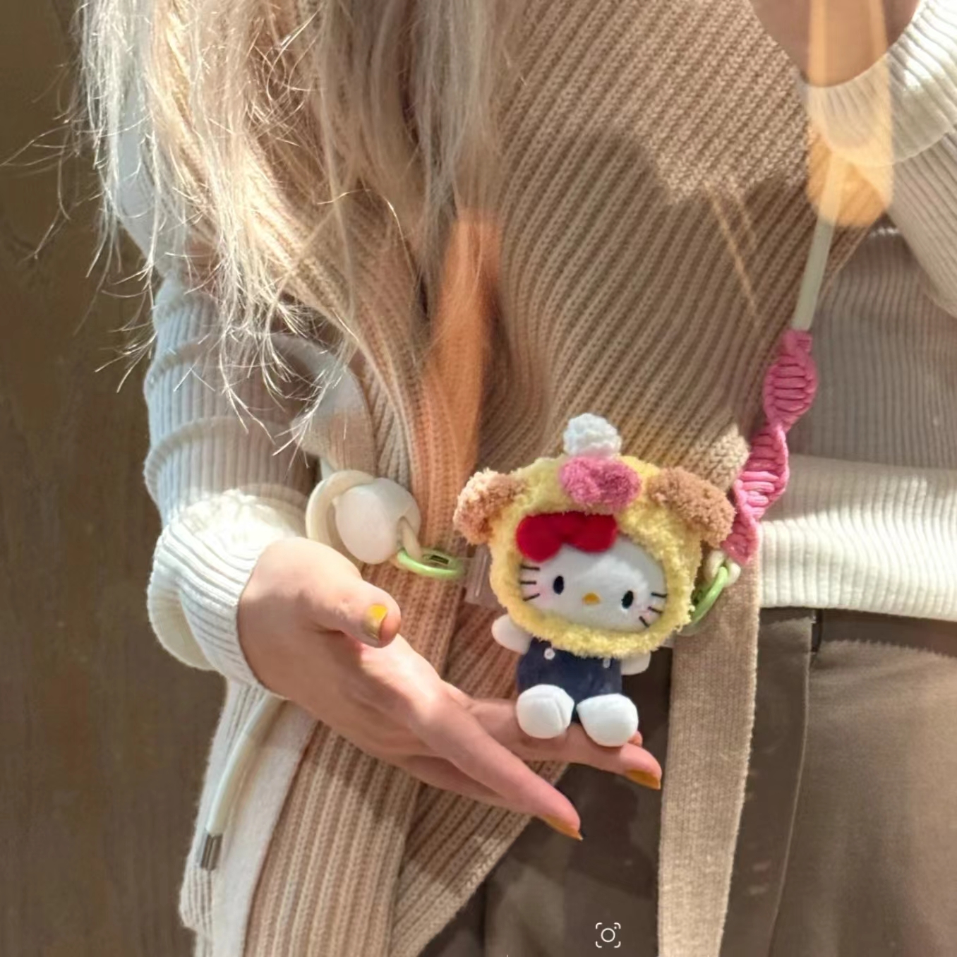 hellokitty猫通用手机背夹背带公仔毛绒斜挎绳可爱可调节挂绳玩偶