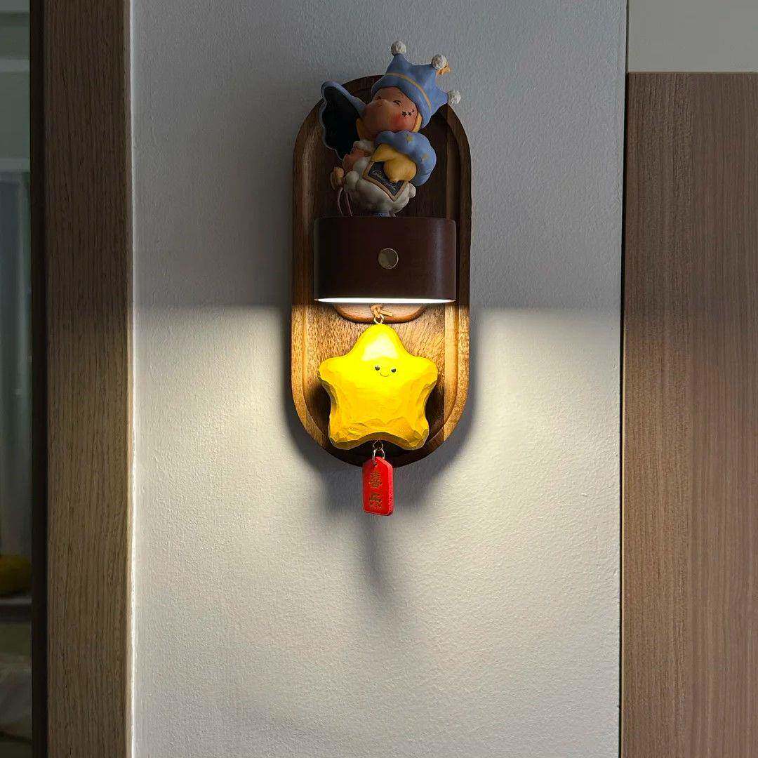 星星人夜灯USB充电智能实原木氛围灯人体感应灯入户门人来即亮磁