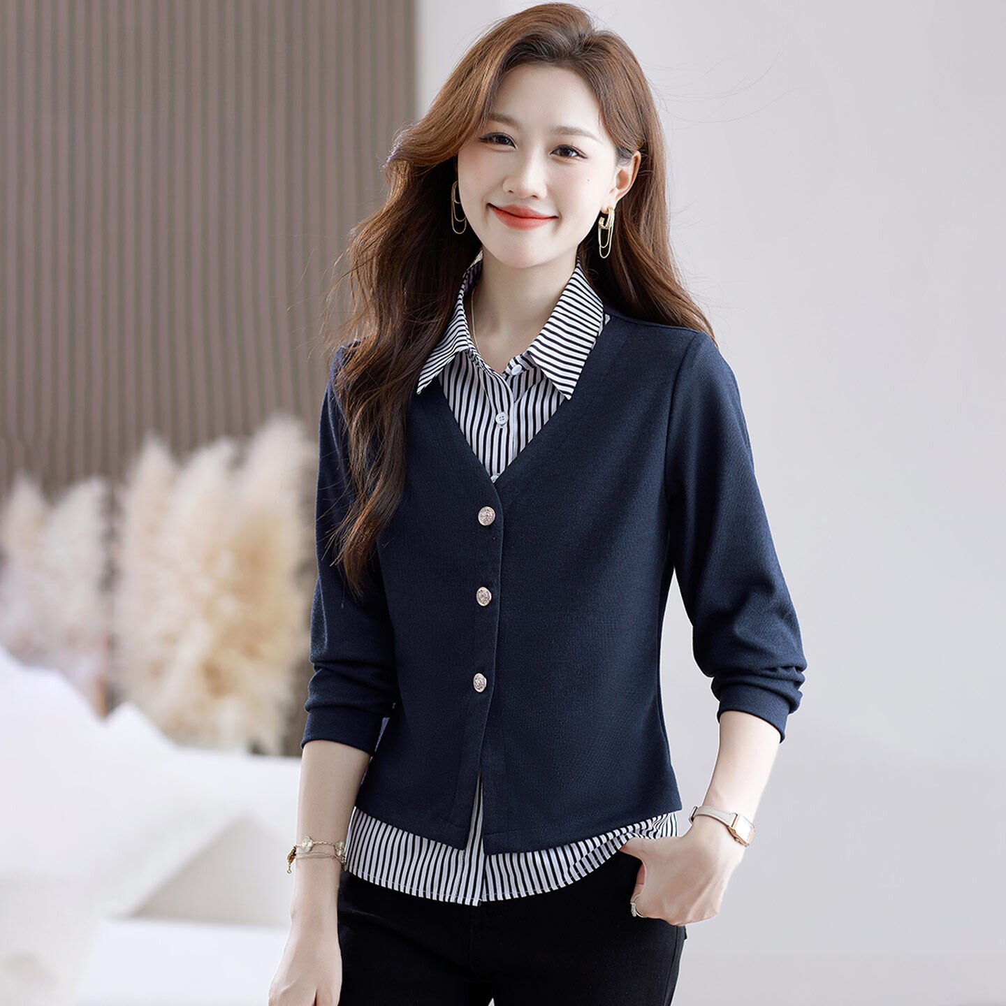 时尚洋气假两件针织开衫上衣女2026春秋新款翻领条纹衬衫拼接长袖