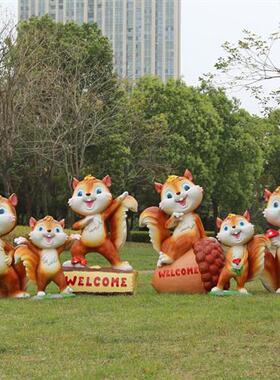 户外幼儿园卡通松鼠雕塑售楼草坪动物摆件玻璃钢园林景观装饰小品