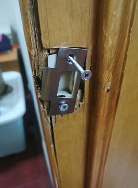 门框锁孔损坏修补强力胶大孔螺丝孔损坏填充粘土