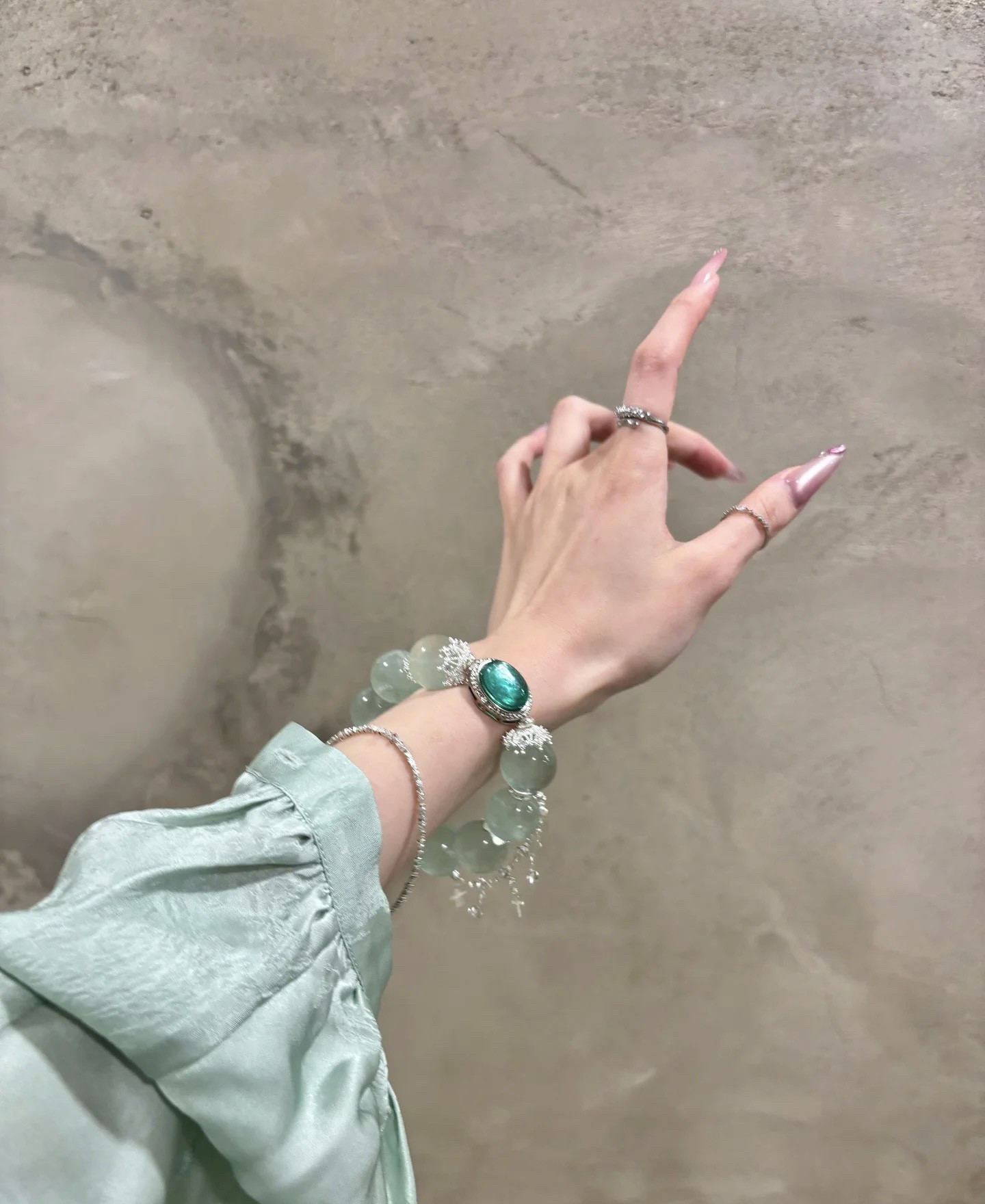 天然水晶手链绿萤石手串绿水晶手链招财女款单圈绿水晶手串礼物