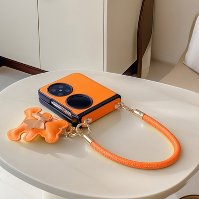 高级橙适用华为p50 pocket2 s手机壳斜挎挂绳小米mixflip2链条三星zflip7皮质novaflip全包铰链防摔可爱小熊