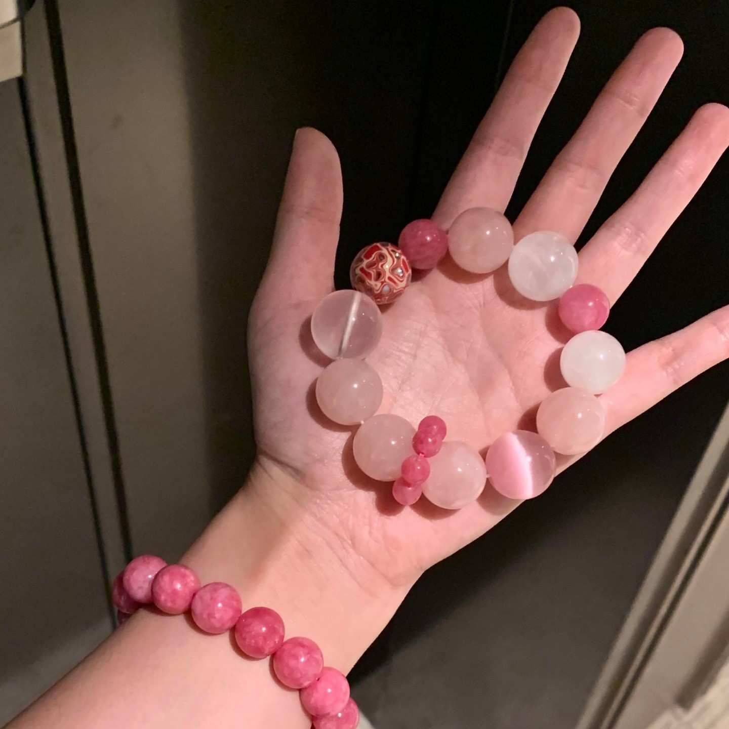 蔷薇辉粉漆珠设计感串珠手链少女感甜美风手串百搭轻奢高级感手饰
