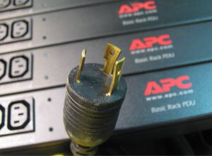 APC AP7541 PDU 机柜 垂直安装 电源分配器 24port 24口