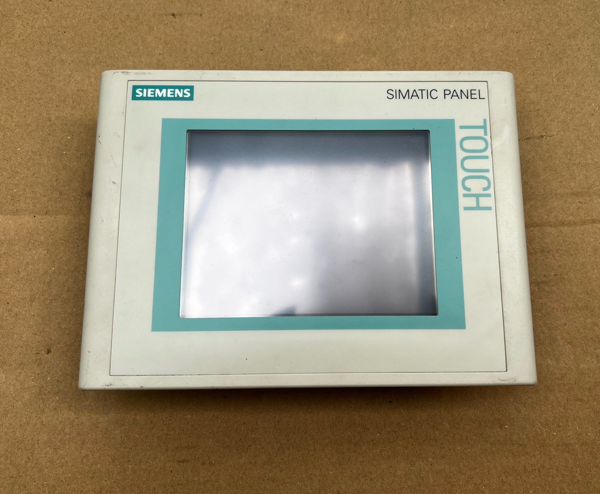 Produktbild von Siemens 6AV6642-0BC01-1AX1 – SIMATIC TP 177B 6″ DP Touchpanel, STN-Display, NEU