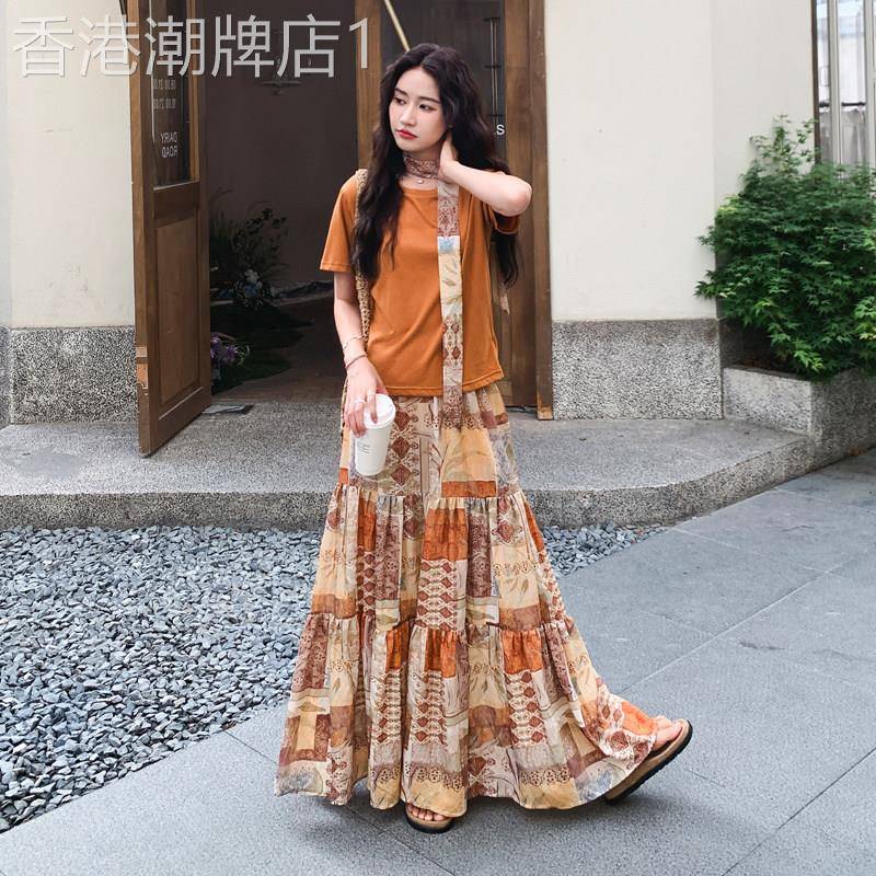 橘色波西米亚度假风套装女2026夏季短袖T恤复古印花半身裙两件套