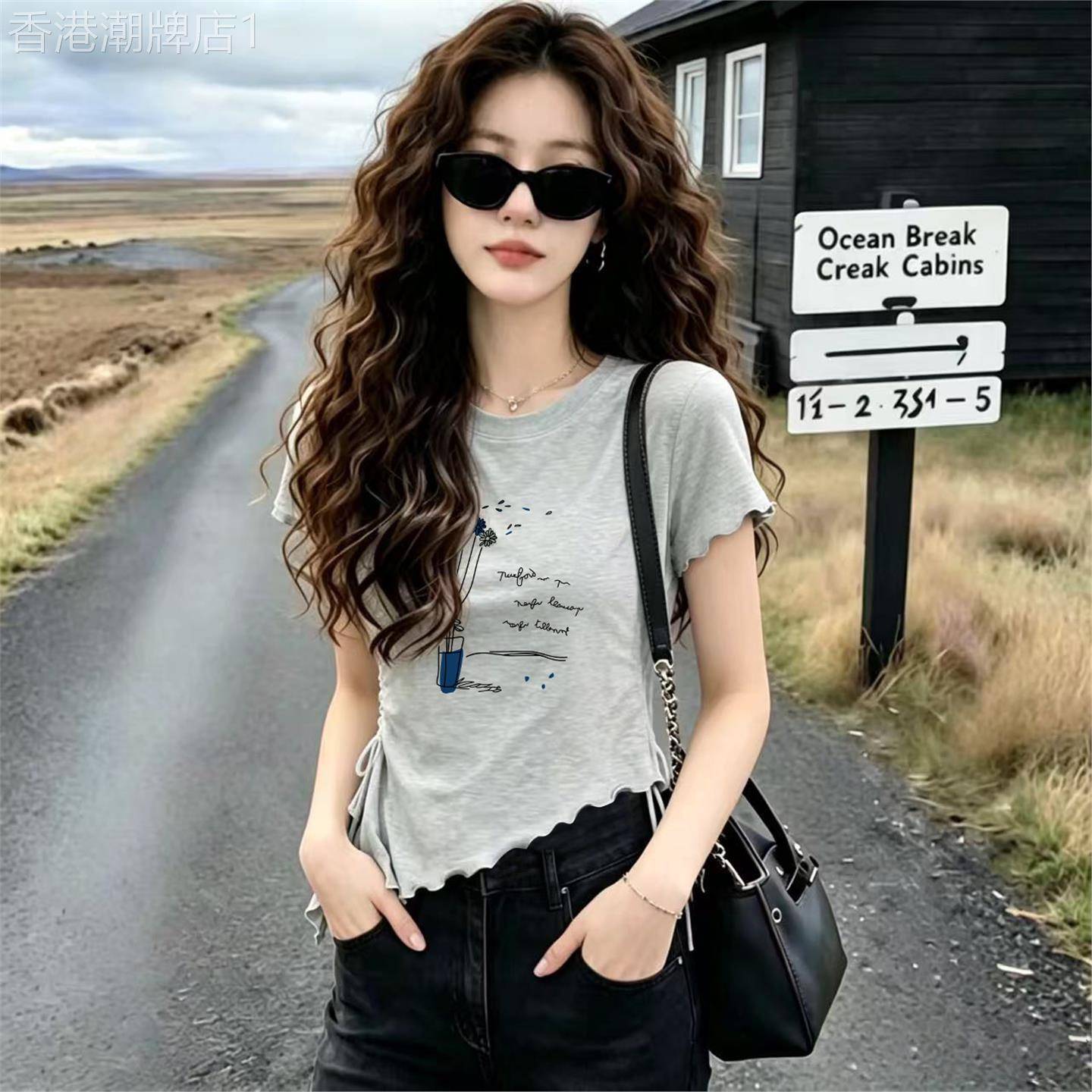 灰色正肩木耳边短袖t恤女夏季新款修身收腰褶皱短款印花T恤上衣