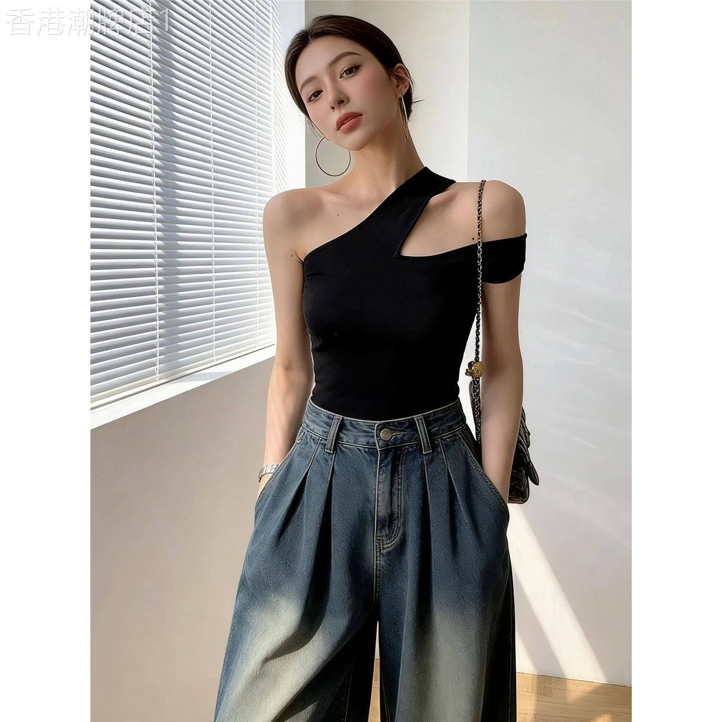 简珀辣妹风性感斜肩针织背心女装黑色修身设计感小众露肩上衣吊带