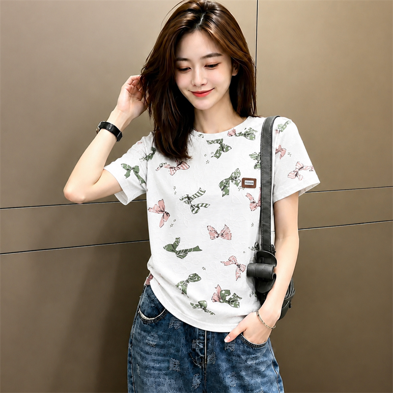 时尚蝴蝶结印花白色T恤女短袖夏季新款款式宽松休闲百搭大码上衣 - 实物图
