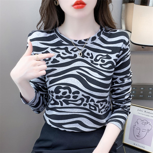 高级感轻奢长袖t恤女春秋季新款时尚印花圆领打底衫修身百搭上衣