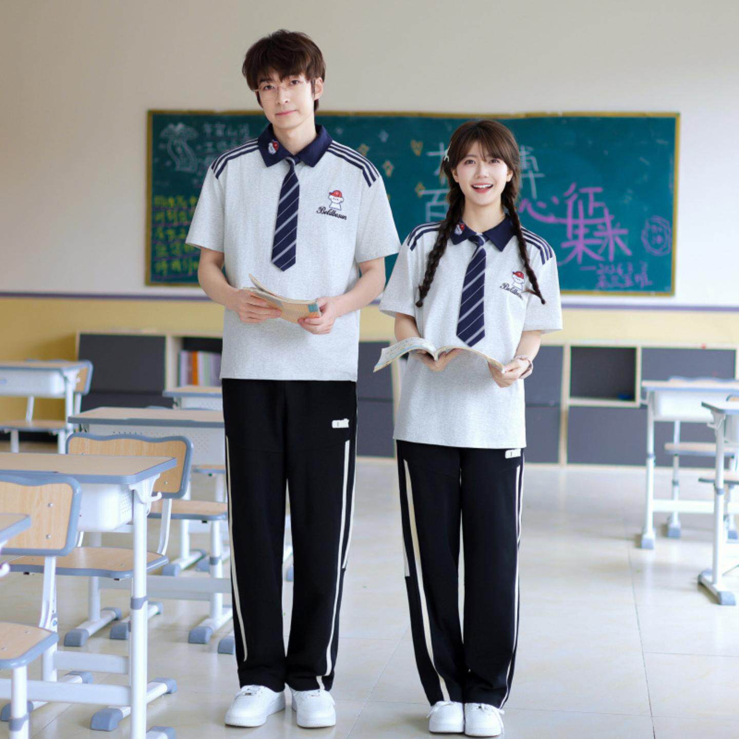 实拍情侣装夏季毕业照中小学学生