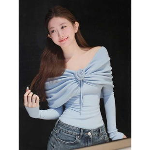 现货2026春上新女装韩系绝美巨好看氛围感蓝色一字肩花朵针织上衣