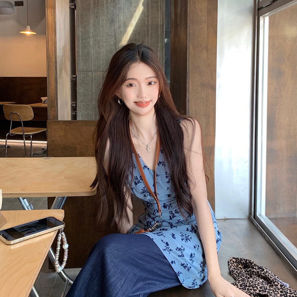 法式v领碎花背心连衣裙女2026春季新款修身收腰镂空叠穿A字短裙子