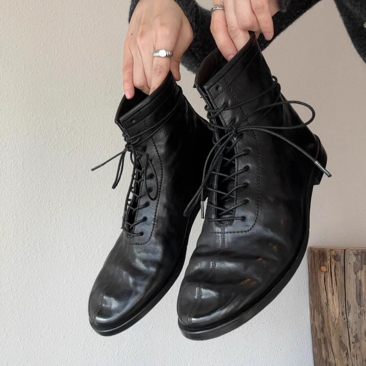 2025秋冬新款小众设计复古显瘦系带马丁靴英伦风百搭短筒机车靴子
