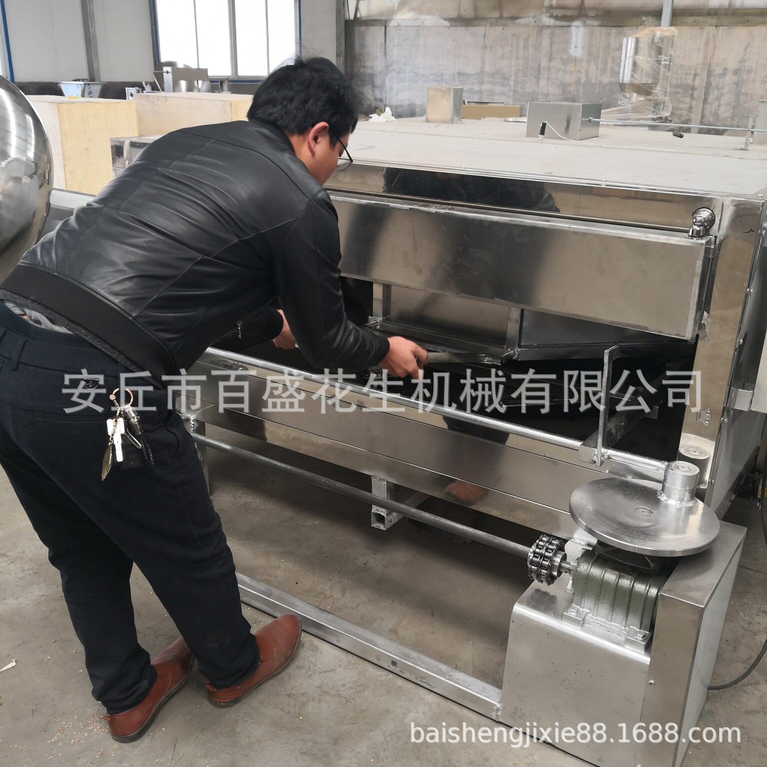 长期供应鱼皮花生烘烤机  平摇摆炉 裹衣花生烘烤设备
