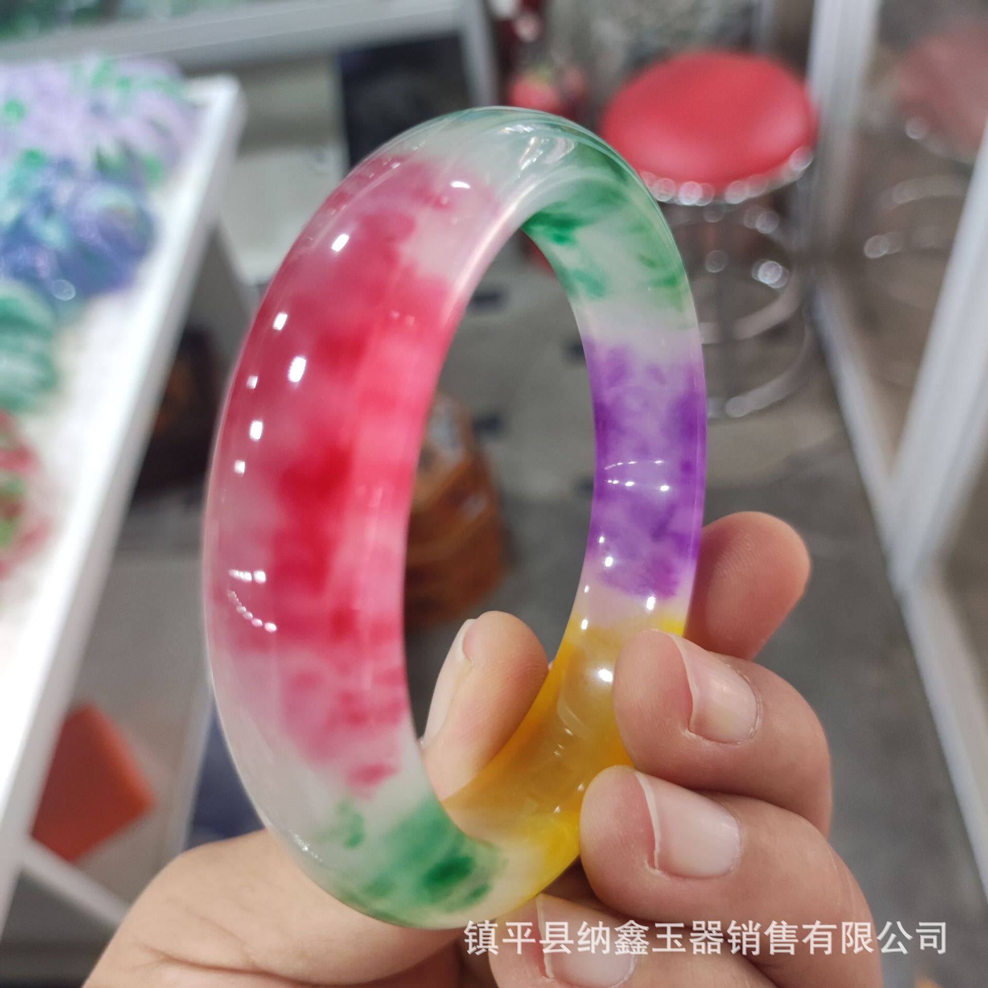 厂家新坑翡翠冰种四色手镯石英岩玉红白紫绿色玉镯翡翠玉手镯