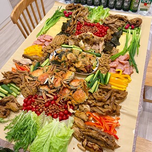 漂亮饭食品级牛皮纸防油垫纸大张隔油纸新年聚餐一次性桌布油纸垫