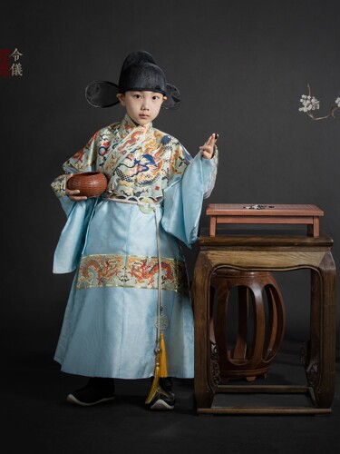 卿子赋周岁拜年演出定制童装汉服