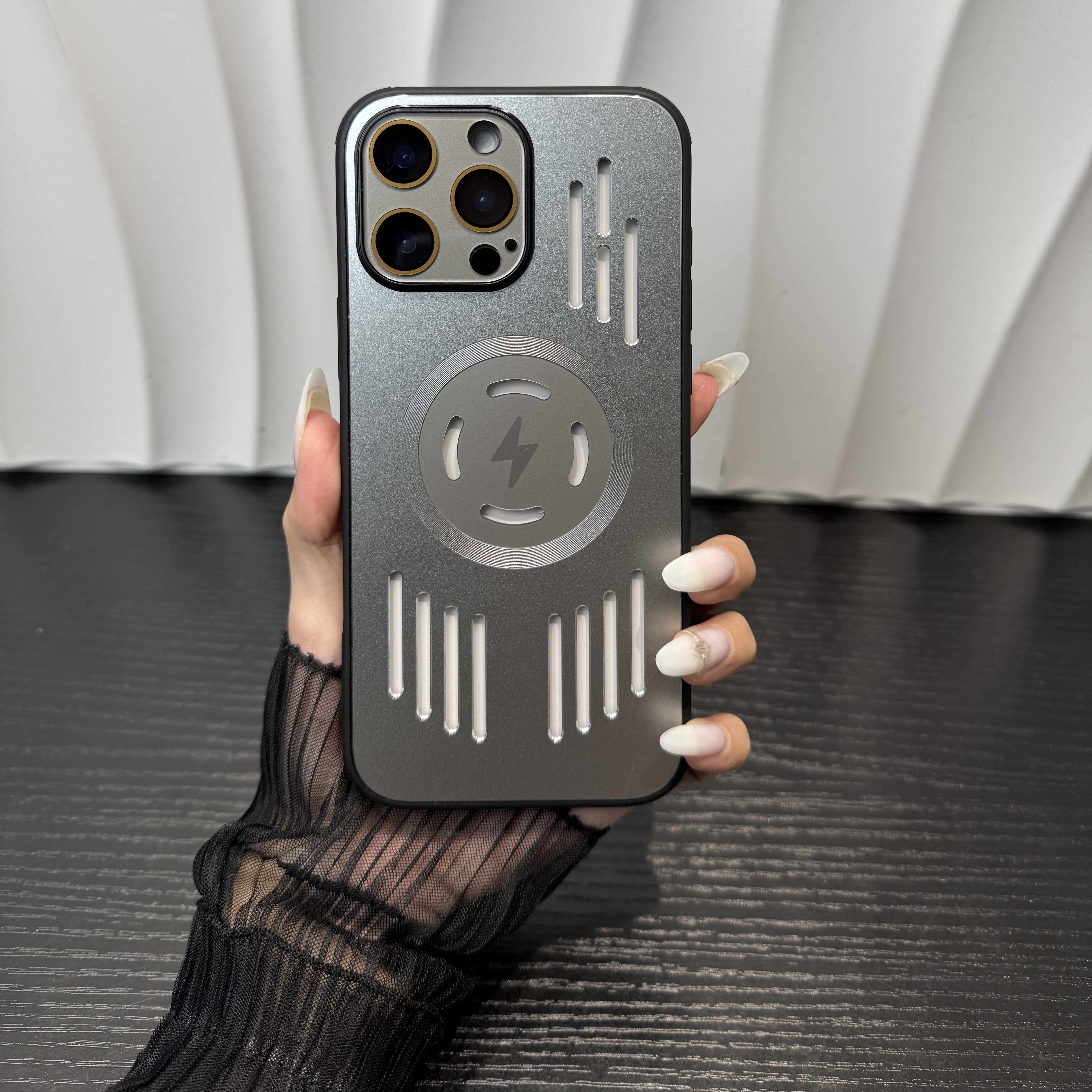 适用于苹果高效散热冰凉保护壳