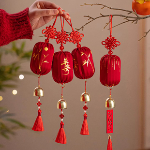 2026新款春节绒布小灯笼挂饰新年装饰品家用发光红色挂件过年布置