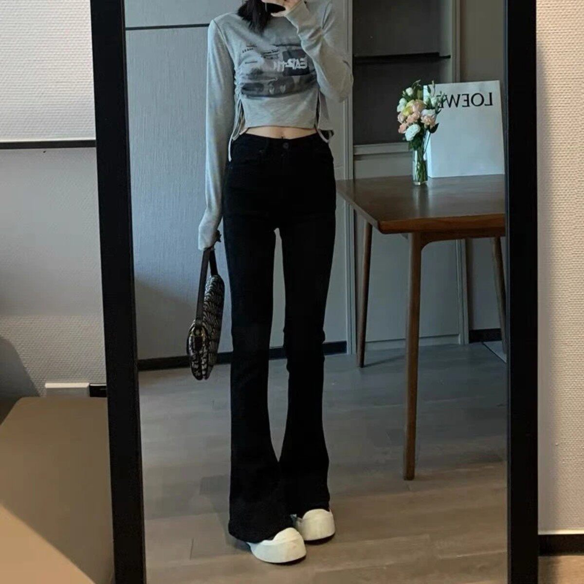 周周卖牛仔早秋新款2026微喇牛仔裤女高腰显瘦弹子黑色修身喇叭裤