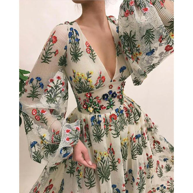绣花连衣裙轻欧美裁剪假