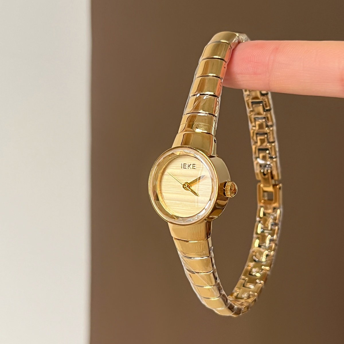 金色圆形小表盘蛇骨链手表女款复古小众时尚轻奢高级感精致腕表女,手表,国产腕表,淘宝优惠券,粉丝福利购,淘宝优惠卷