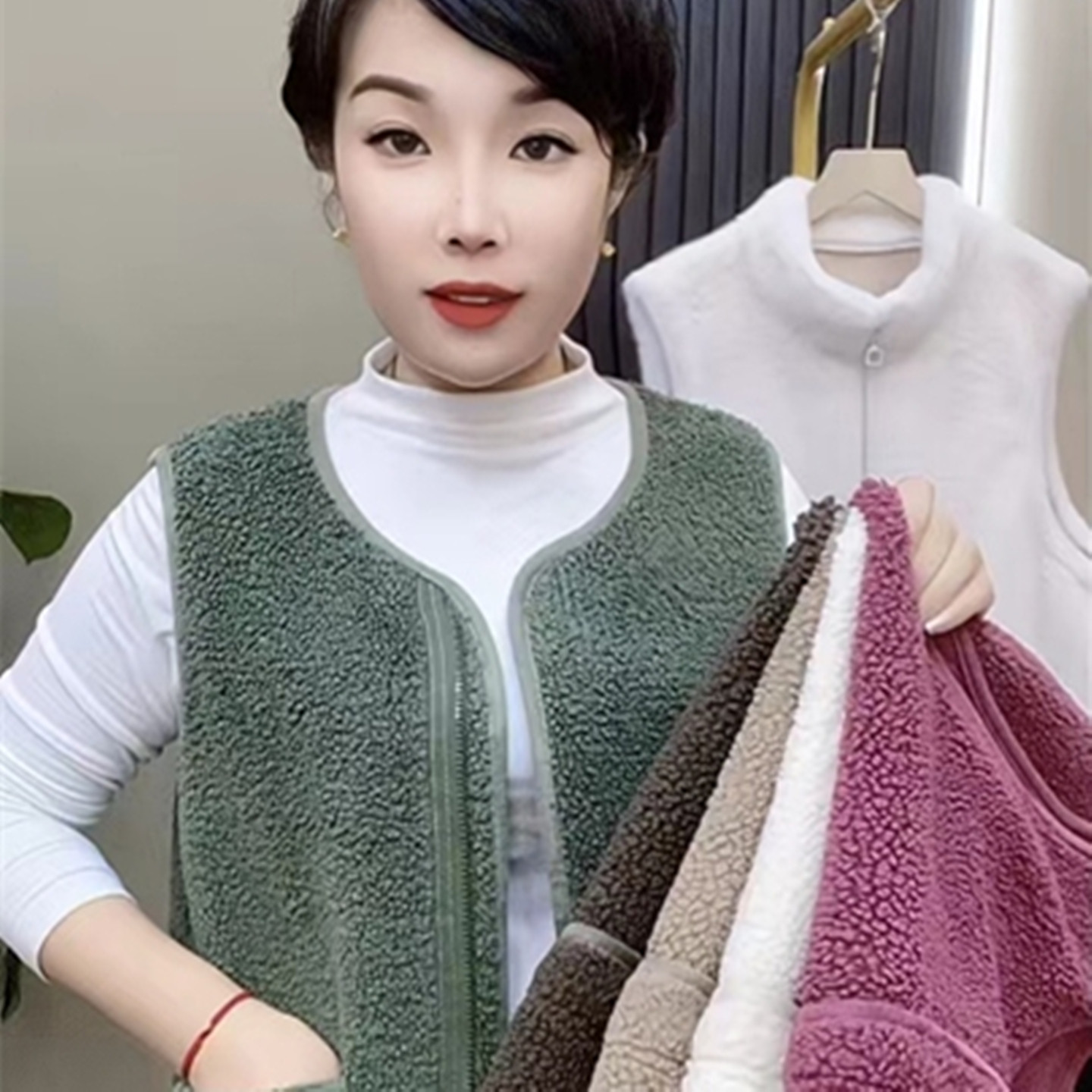 秋冬马甲女新款时尚百搭洋气坎肩外套中老年妈妈宽松大码保暖背心