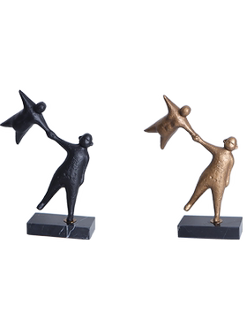 北欧简约电视柜牵手人物装饰摆件