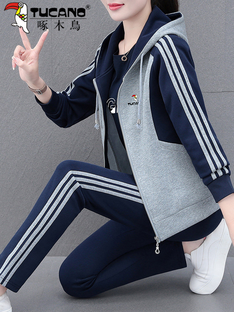 딱따구리 여성 스포츠 정장 여성 2024 새로운 유행 서양 어머니의 착용 봄과 가을 캐주얼 후드 3 피스 양복