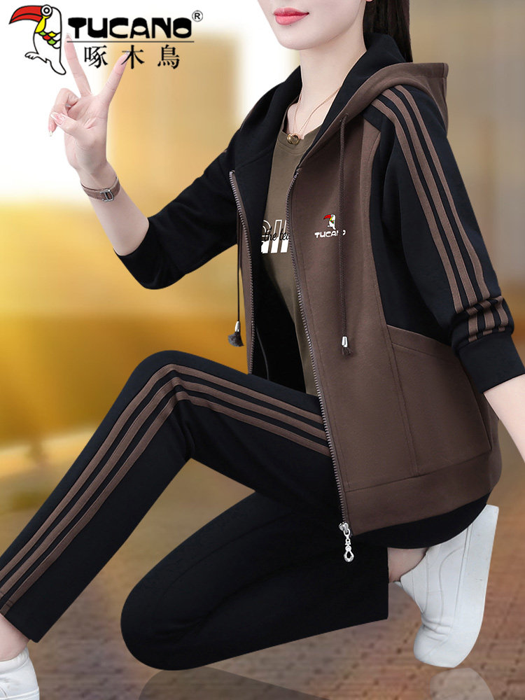 딱따구리 여성 스포츠 정장 여성 2024 새로운 유행 서양 어머니의 착용 봄과 가을 캐주얼 후드 3 피스 양복