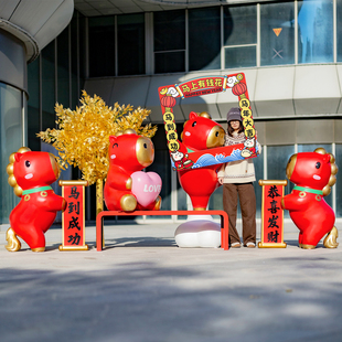 新年卡通生肖马雕塑2026马年春节酒店商场景区玻璃钢摆件美陈布置