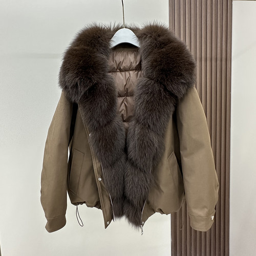 狐狸大毛领白鹅绒羽绒服女短款