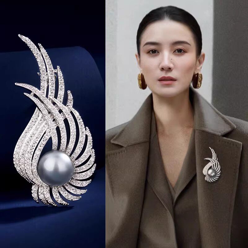 奢华香柰小香风双C家羽翼珍珠款胸针女款大衣固定别针胸花配饰