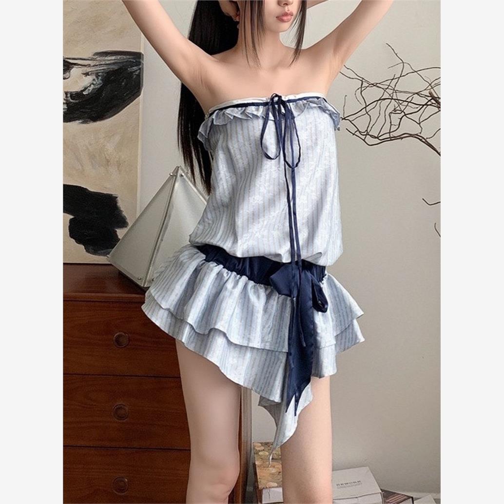 慵懒风不规则夏日淡蓝色提花条纹拼色设计短款抹胸纯欲风连衣裙女