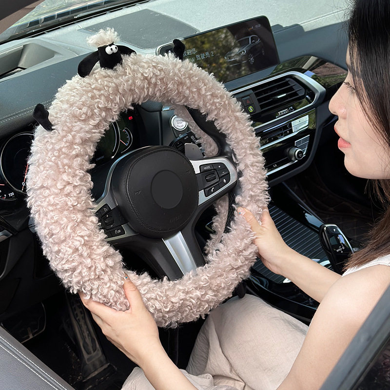 汽车方向盘套冬季毛绒高级感女款2023新款小羊肖恩网红d型车把套