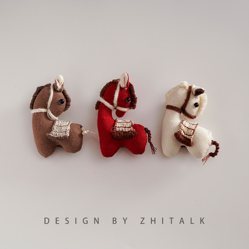 复古手工布艺马年节庆胸针