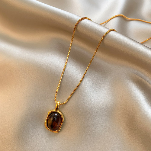 复古琥珀色吊坠项链女轻奢