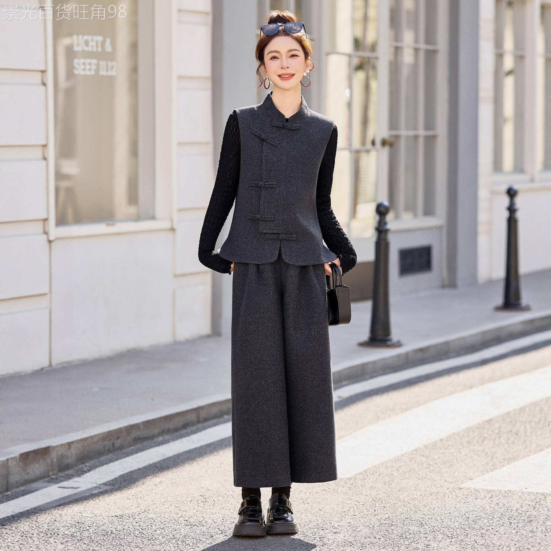 休闲时尚套装女装2026年春季新款极简风显瘦减龄马甲阔腿裤三件套