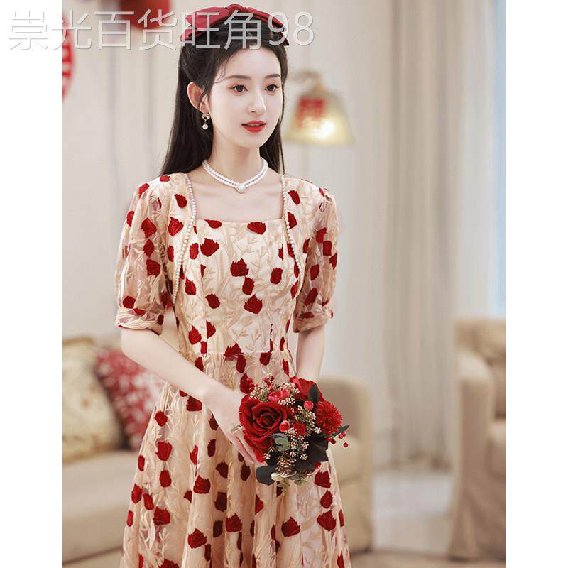 2026新款敬酒服新娘酒红色高级感花朵订婚礼服连衣裙平时可穿方领