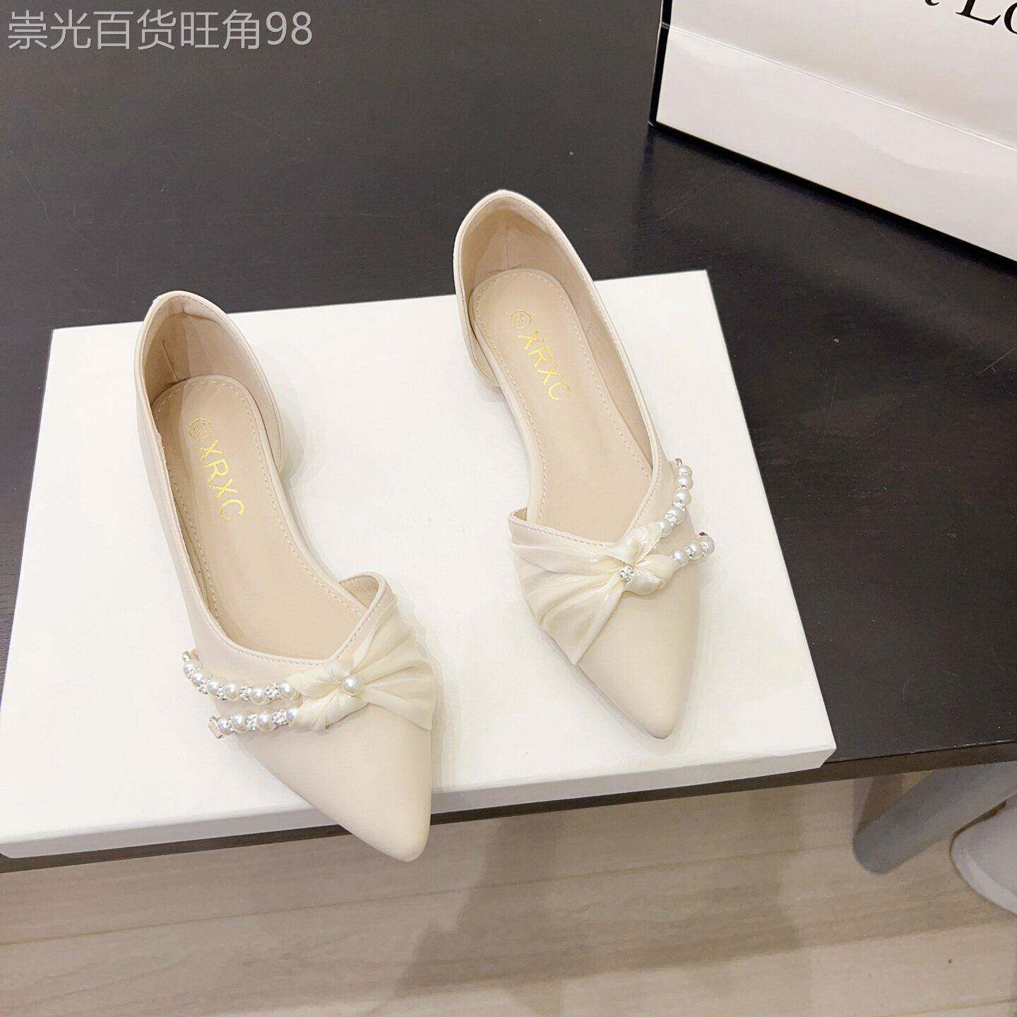 香港法式尖头侧空平底单鞋女2026秋季新款水钻珍珠软皮温柔低跟鞋