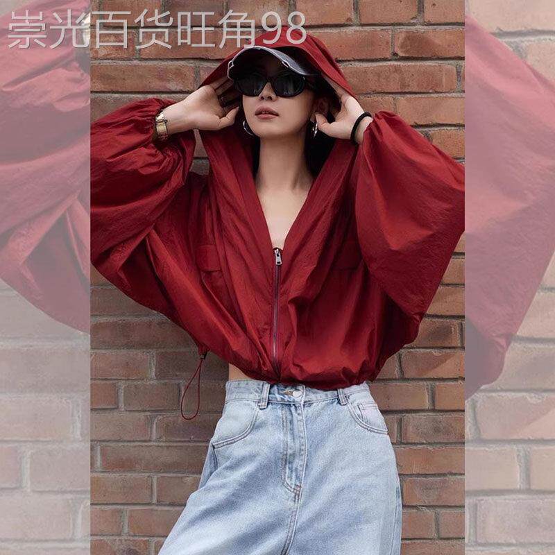 酒红色连帽防晒衣女士春夏2026欧货新款蝙蝠袖休闲宽松短款薄外套