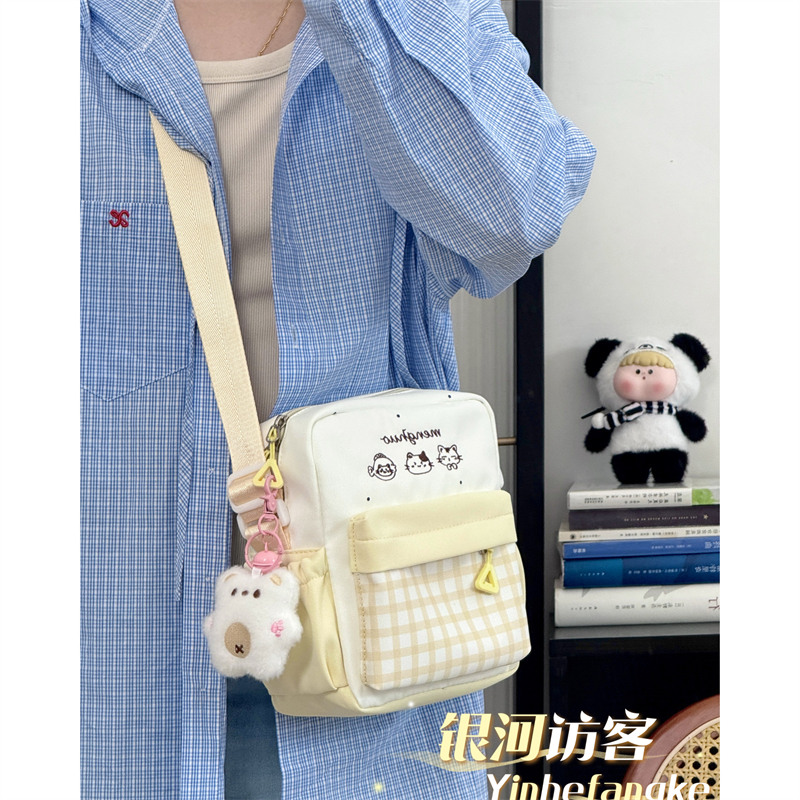 日系ins可爱格子小包包女百搭学生休闲斜挎包儿童外出游玩背包
