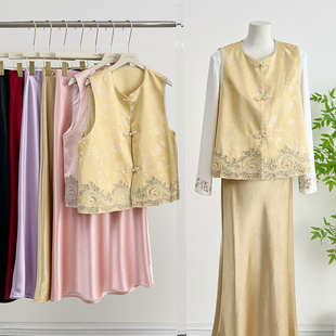 高级感国风钉珠提花盘扣马甲女春装打底衫缎面半身裙新中式三件套