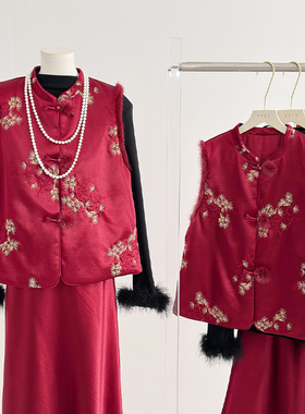 新中式复古盘扣红色夹棉马甲女秋冬黑色毛毛袖打底衫半身裙三件套