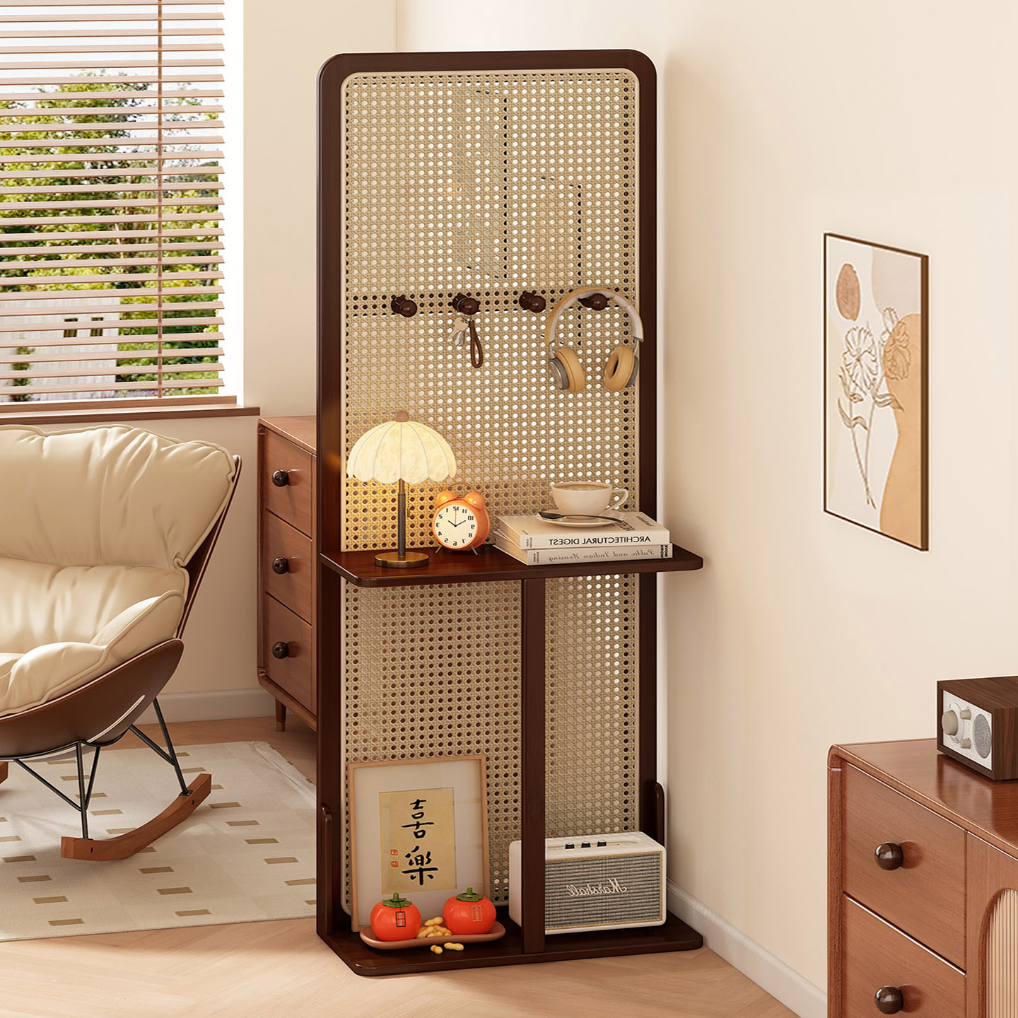 入户玄关柜正对进门屏风隔断客厅