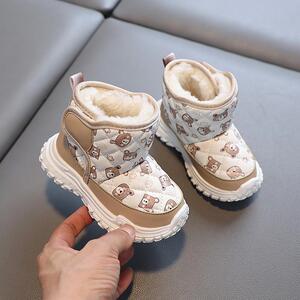 冬季儿童雪地靴2024新款女童棉靴软底东北防寒加绒宝宝大棉鞋男孩