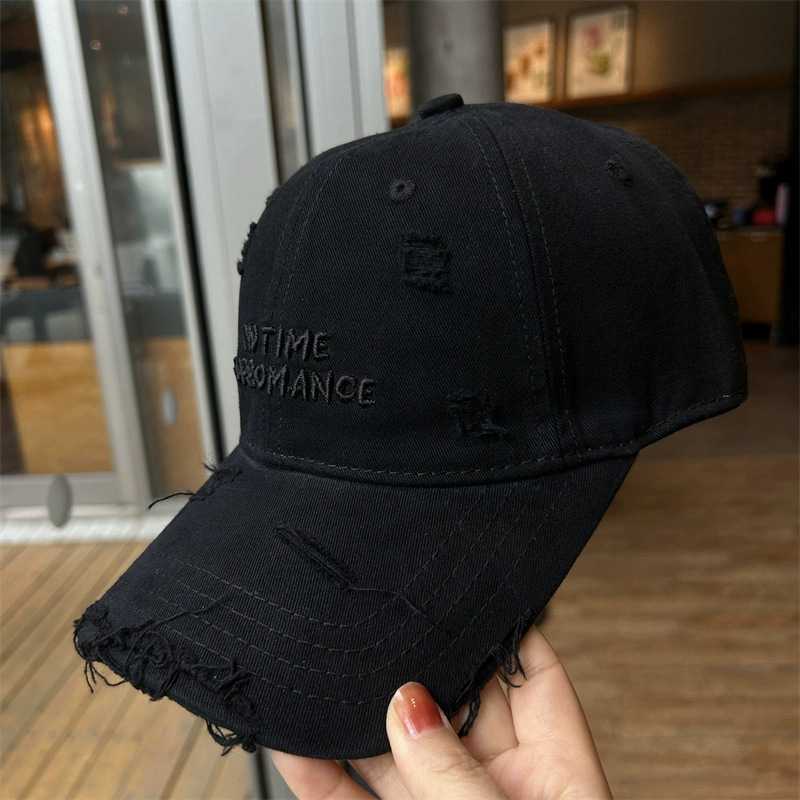 新款破洞棒球帽女字母刺绣鸭舌帽